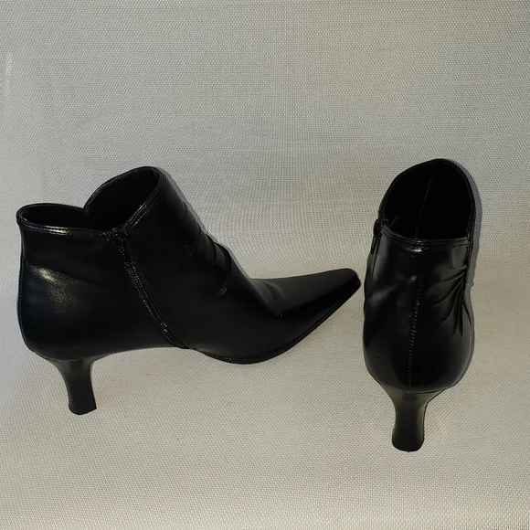 Boots - Picture 10 of 16